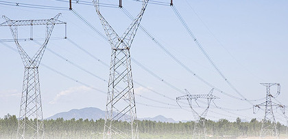 China's power use drops slightly in Oct
